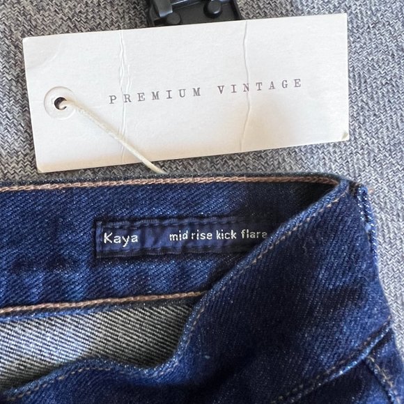 citizens of humanity kaya mid rise kick flare jeans - Picture 3 of 6